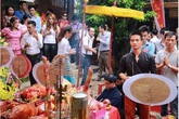 Cư dân mạng ngạc nhiên thấy Lệ Rơi đi cúng tổ nghề Cư dân mạng ngạc nhiên thấy Lệ Rơi đi cúng tổ nghề
