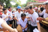 Địa ốc Kim Phát trao hàng trăm phần quà cứu trợ miền Trung Địa ốc Kim Phát trao hàng trăm phần quà cứu trợ miền Trung