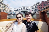 Hành trình 'nắm tay đi khắp thế gian' của vợ chồng Mai Ngọc Hành trình 'nắm tay đi khắp thế gian' của vợ chồng Mai Ngọc