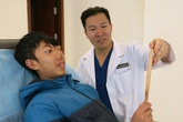 Giáo sư Mỹ 4 lần trở lại Việt Nam vì cậu bé “không có mặt” Giáo sư Mỹ 4 lần trở lại Việt Nam vì cậu bé “không có mặt”