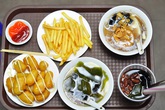 Đủ món ăn vặt buổi chiều dưới 20.000 đồng ở khu Kim Liên Đủ món ăn vặt buổi chiều dưới 20.000 đồng ở khu Kim Liên