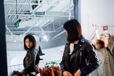 Việc nhẹ lương cao dành cho phái đẹp: Đi khắp thế giới mua sắm quần áo thời trang Việc nhẹ lương cao dành cho phái đẹp: Đi khắp thế giới mua sắm quần áo thời trang