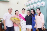 Á hậu Thùy Dung hạnh phúc trở về với bố mẹ và 3 chị gái Á hậu Thùy Dung hạnh phúc trở về với bố mẹ và 3 chị gái