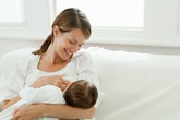 Mẹ đang cho con bú có uống được thuốc Tây? Mẹ đang cho con bú có uống được thuốc Tây?