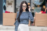 Muốn có eo thon chân dài, nàng công sở mặc quần ống suông cạp cao thế này Muốn có eo thon chân dài, nàng công sở mặc quần ống suông cạp cao thế này