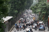 Ngày cận Tết, người Hà Nội nhích từng mét Ngày cận Tết, người Hà Nội nhích từng mét