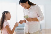 Con sẽ không biết quý trọng tiền bạc nếu bạn dạy con theo cách dưới đây Con sẽ không biết quý trọng tiền bạc nếu bạn dạy con theo cách dưới đây