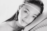 Sau tin đồn bị "chơi ngải", mỹ nhân "Long ruồi" quay trở lại đầy khác lạ Sau tin đồn bị "chơi ngải", mỹ nhân "Long ruồi" quay trở lại đầy khác lạ
