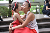 2 mẹ con Đoan Trang diện áo dài yếm tuyệt đẹp 2 mẹ con Đoan Trang diện áo dài yếm tuyệt đẹp