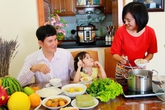 “Tết nhứt làm chi mà cực dữ vậy?” “Tết nhứt làm chi mà cực dữ vậy?”