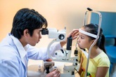 Trẻ nheo mắt liên tục: Không khám sớm sẽ để lại hậu quả vô cùng nặng nề Trẻ nheo mắt liên tục: Không khám sớm sẽ để lại hậu quả vô cùng nặng nề