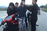 Ly kỳ cuộc vây bắt 2 tên cướp xe máy giữa ban ngày Ly kỳ cuộc vây bắt 2 tên cướp xe máy giữa ban ngày