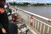Hà Nội: Một cô gái để lại xe, nhảy cầu Chương Dương tự tử Hà Nội: Một cô gái để lại xe, nhảy cầu Chương Dương tự tử