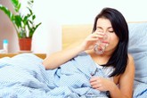 Điều gì xảy ra nếu bạn uống nước trước khi ngủ? Điều gì xảy ra nếu bạn uống nước trước khi ngủ?