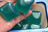 Cách giặt quần áo bằng nước giặt, viên giặt Cách giặt quần áo bằng nước giặt, viên giặt