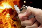 Mua 3 lít xăng đòi chết cùng người tình Mua 3 lít xăng đòi chết cùng người tình