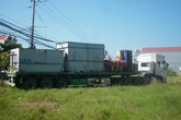 Khói lạ trên xe đầu kéo khiến hơn 100 người ngất xỉu Khói lạ trên xe đầu kéo khiến hơn 100 người ngất xỉu