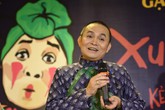 Xuân Hinh: "Đi diễn về bao nhiêu tiền bà ấy cầm sạch" Xuân Hinh: "Đi diễn về bao nhiêu tiền bà ấy cầm sạch"
