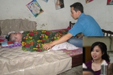 Nước mắt đắng cay của cô gái trẻ vừa sinh con thì bị liệt Nước mắt đắng cay của cô gái trẻ vừa sinh con thì bị liệt