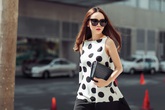 Yến Trang khoe dáng trẻ trung với street style hè độc đáo Yến Trang khoe dáng trẻ trung với street style hè độc đáo