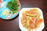 Không cần làm salad cao sang làm gì, dùng cùi dưa hấu trộn chua cay thì ngon giòn hết nấc Không cần làm salad cao sang làm gì, dùng cùi dưa hấu trộn chua cay thì ngon giòn hết nấc