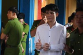 Nhớ mẹ không chịu ăn cơm, bé trai bị cha đạp chết Nhớ mẹ không chịu ăn cơm, bé trai bị cha đạp chết