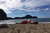 Du khách khoe bụng bia giống... núi Du khách khoe bụng bia giống... núi