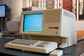 Những món đồ công nghệ giá cắt cổ Apple từng bán Những món đồ công nghệ giá cắt cổ Apple từng bán