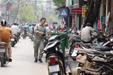 Chiến dịch dẹp vỉa hè, phạt người tiểu bậy... "chết yểu" sau khi ra quân rầm rộ Chiến dịch dẹp vỉa hè, phạt người tiểu bậy... "chết yểu" sau khi ra quân rầm rộ