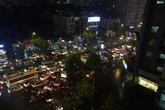 Nhiều tuyến phố ở Hà Nội tê liệt sau mưa giông Nhiều tuyến phố ở Hà Nội tê liệt sau mưa giông