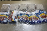 12kg cần sa "ẩn" trong các bịch trái cây từ Mỹ về Việt Nam 12kg cần sa "ẩn" trong các bịch trái cây từ Mỹ về Việt Nam