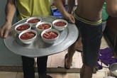 Liều mạng ăn tiết canh giữa mùa cúm gia cầm Liều mạng ăn tiết canh giữa mùa cúm gia cầm