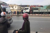 Cô gái mặc đồng phục GrabBike bị xe bê tông cán qua người Cô gái mặc đồng phục GrabBike bị xe bê tông cán qua người