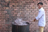 Khiếp đảm hạt tiêu lép được trộn tạp chất để biến thành tiêu chất lượng cao Khiếp đảm hạt tiêu lép được trộn tạp chất để biến thành tiêu chất lượng cao