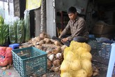 Đẽo dừa mỏi tay không đủ cho khách làm mứt Tết Đẽo dừa mỏi tay không đủ cho khách làm mứt Tết