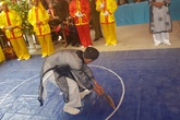 Hội thề không tham nhũng năm nay vẫn toàn "quan" cấp... thôn! Hội thề không tham nhũng năm nay vẫn toàn "quan" cấp... thôn!