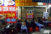 Vỉa hè Hà Nội bị 'xẻ thịt' để cho thuê với giá 'cắt cổ' Vỉa hè Hà Nội bị 'xẻ thịt' để cho thuê với giá 'cắt cổ'