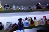 La liệt các loại nước hoa nổi tiếng 'rẻ như bèo' công khai bày bán La liệt các loại nước hoa nổi tiếng 'rẻ như bèo' công khai bày bán