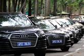 Choáng ngợp trước dàn xe sang trong Dinh Thống Nhất Choáng ngợp trước dàn xe sang trong Dinh Thống Nhất