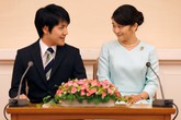 Công chúa Nhật Bản lần đầu xuất hiện bên hôn phu thường dân Công chúa Nhật Bản lần đầu xuất hiện bên hôn phu thường dân