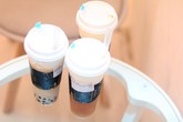 "Nghiện" trà sữa đắt tiền, nhiều bạn trẻ sẵn sàng chi 2-3 triệu đồng/tháng để mua uống "Nghiện" trà sữa đắt tiền, nhiều bạn trẻ sẵn sàng chi 2-3 triệu đồng/tháng để mua uống