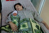 Phút bàng hoàng của sản phụ trẻ bị vỡ tử cung vừa thoát khỏi "cửa tử" Phút bàng hoàng của sản phụ trẻ bị vỡ tử cung vừa thoát khỏi "cửa tử"