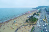 Chiêm ngưỡng “biển người” nêm chặt biển Sầm Sơn dịp nghỉ lễ 30/4 – 1/5 Chiêm ngưỡng “biển người” nêm chặt biển Sầm Sơn dịp nghỉ lễ 30/4 – 1/5