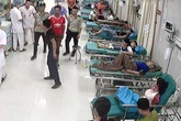 Phú Thọ: "Vật thể lạ" xuyên thủng kính ô-tô ở bệnh viện là gì? Phú Thọ: "Vật thể lạ" xuyên thủng kính ô-tô ở bệnh viện là gì?