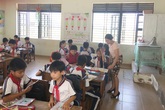 Xúc động câu chuyện cô giáo về bản “kéo” học sinh Raglai đến lớp Xúc động câu chuyện cô giáo về bản “kéo” học sinh Raglai đến lớp