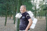 “Vua phi lao” làm cha nuôi 50 người lâm nạn biển “Vua phi lao” làm cha nuôi 50 người lâm nạn biển