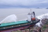 Tàu hàng không vào cảng trú bão, 3 thuyền viên tử vong, 24 thuyền viên mất tích Tàu hàng không vào cảng trú bão, 3 thuyền viên tử vong, 24 thuyền viên mất tích
