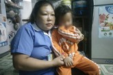Bé gái 4 tuổi bị bạo hành ở Mầm Xanh tiếp tục có dấu hiệu bị đánh đập ở cơ sở giữ trẻ mới Bé gái 4 tuổi bị bạo hành ở Mầm Xanh tiếp tục có dấu hiệu bị đánh đập ở cơ sở giữ trẻ mới