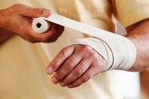 Những cách sơ cứu đơn giản cần biết khi bị bỏng Những cách sơ cứu đơn giản cần biết khi bị bỏng