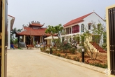 Cận cảnh cơ ngơi hoành tráng gần 2000m2 của ca sĩ Việt Hoàn Cận cảnh cơ ngơi hoành tráng gần 2000m2 của ca sĩ Việt Hoàn